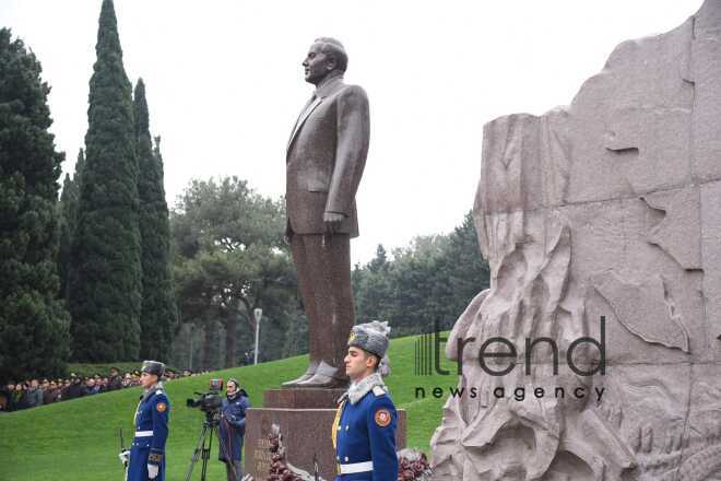 Azərbaycan ictimaiyyəti ulu öndər Heydər Əliyevin xatirəsini yad edir.Azərbaycan Bakı 12 dekabr 2024
